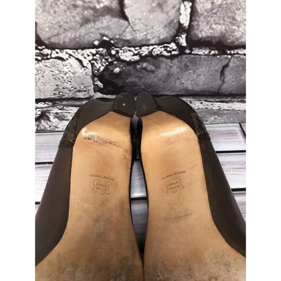 Salvatore Ferragamo Brown Leather Almond Toe Pump Heels Women Sz 8AAA US/38.5 - Picture 15 of 16
